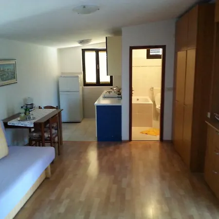 Ursula Apartment *